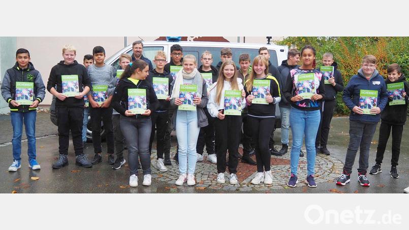 Schüler der 7. Klasse bei der Ausbildung. Bild: njn
