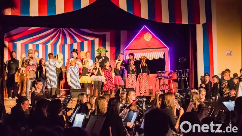 Beste Unterhaltung wurde beim Musical „Zirkus Kriminale“ im St.-Martins-Heim geboten. Bild: Herbert Leiss/exb