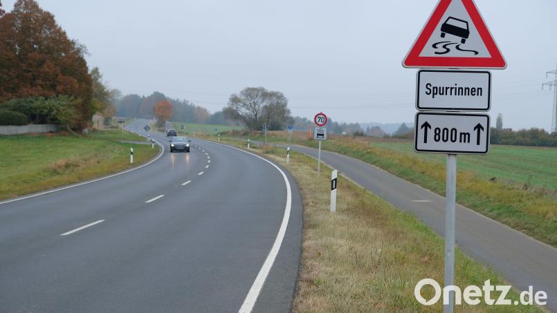 Sanierungsbedarf besteht auch für die Fahrbahn der Staatsstraße 2168 in Höhe der Ortschaft Thomasreuth zwischen der Netzaberg-Ausfahrt und Eschenbach. Bild: do