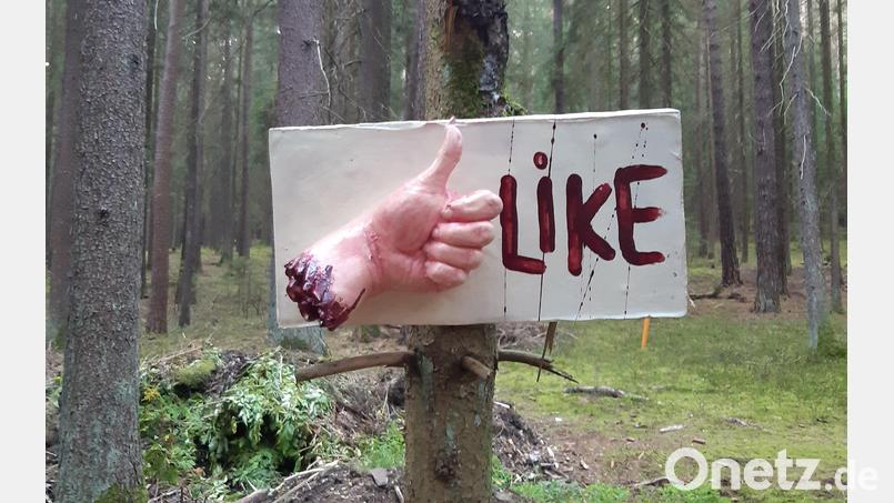 Eine Horror-Wanderung gehört zu jüngsten Angebot von Marion Eibl, die Event-Touren organisiert. Wer es sanfter mag und Single ist, dem würde sie aber eher eine Dating-Wanderung empfehlen, die sie ebenfalls neu im Programm hat. Bild: Marion Eibl/exb