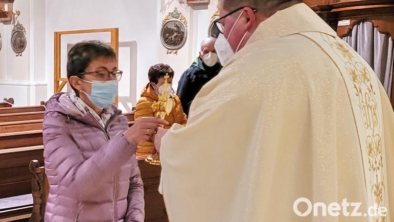 Christl Beer gehörte zu den ersten Mockersdorfer Gläubigen, die sich durch die Blut-Reliquie unter dem Schutz des Heiligen Papstes Johannes Paul II. stellte. Bild: hai