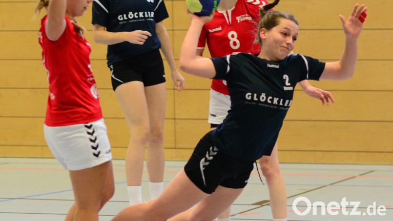 Verena Luley vom HSG Nabburg-Schwarzenfeld beim Torabschluss gegen die TG Landshut. Bild: mhs
