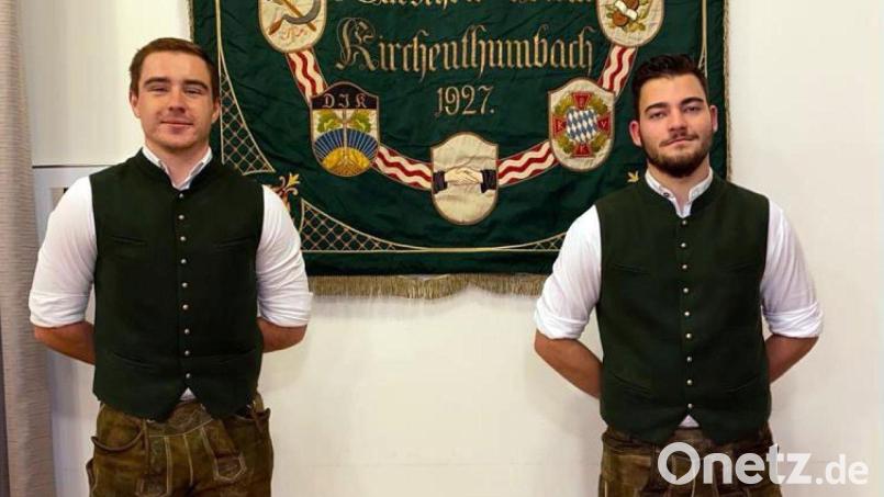Neuer Vorsitzender des Katholischen Burschenvereins Kirchenthumbach ist Elias Heindl (rechts), sein Stellvertreter Jonas Fenzl (links). Beide blicken positiv in die Zukunft. Bild: lep