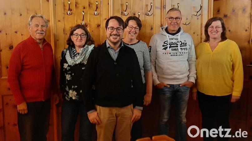 Die Gewerkschaft "Erziehung und Wissenschaft" wählte einen neuen Kreisvorstand. Das Bild zeigt (von links) Toni Plommer, Anna Forstner, Matthias Haberl, Claudia Jacob, Stefan Rittger sowie Andrea Waninger. Bild: GEW-Kreisverband/exb