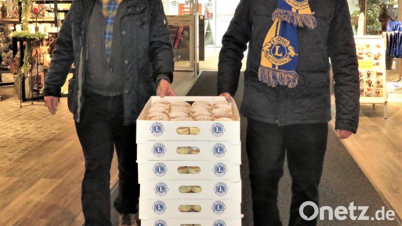 Im vergangenen Jahr wurden teilweise Berge an Schachteln mit Krapfen in die Firmen und Unternehmen geliefert. An diesem Erfolg möchte der Lions-Club in diesem Jahr anknüpfen. Bild: ubb