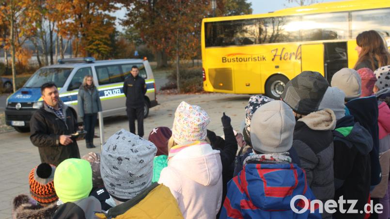 Grundschule Fensterbach: Es ging um Sicherheit rund um den Schulbus. Bild: Heidi Neidl/exb