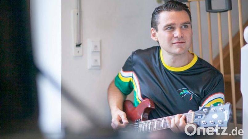 Von Kindesbeinen an gehört die E-Gitarre zu Thomas Ebeling. In der neuen Folge unseres Podcasts &quot;Mein Soundtrack&quot; spricht er über seine Leidenschaft zu Heavy Metal. Bild: privat