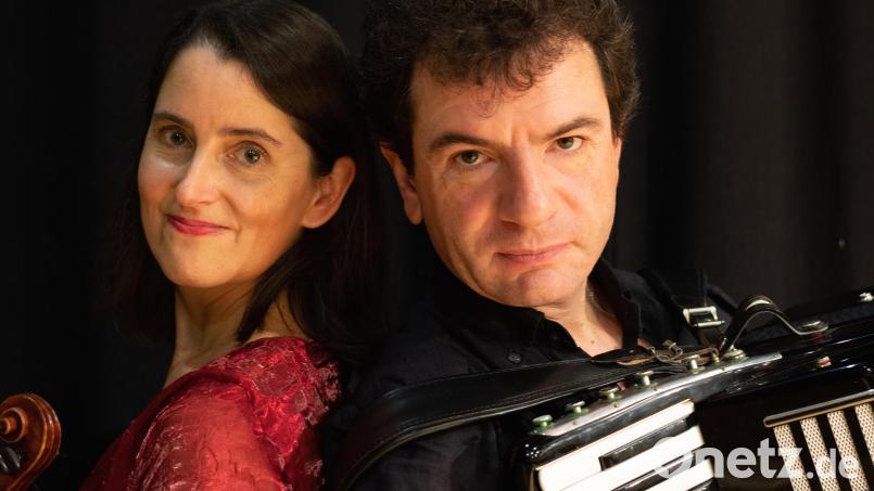 Das Duo Margaux mit Susanne Hofmann und Gennadiy Vinogradski tritt am 30. Oktober im Musiksaal des Gymnasiums auf. Bild: Tommi Riedel/exb