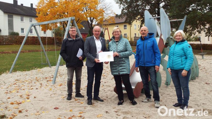 Die Spende des OGV Kümmersbruck in Höhe von 500 Euro kommt dem Spielplatz an der Gartenstraße zugute. Bild: e