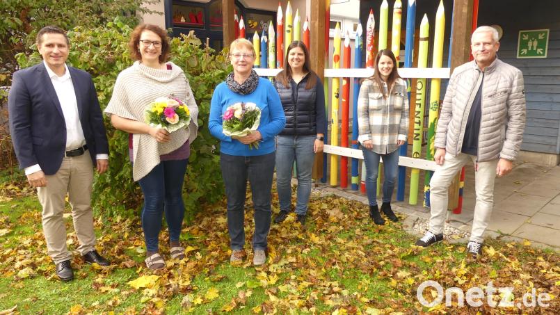 Bürgermeister Markus Gradl übertrug Jenny Kassler (von links) die Leitung der Kinderkrippe. Elvira Brand bleibt dem Kindergarten noch ein Jahr erhalten. Das Übergabezeremoniell begleiteten seitens der Verwaltung (von rechts) Alexander Roth, Laura Gradl und Heike Biersack. Bild: rn