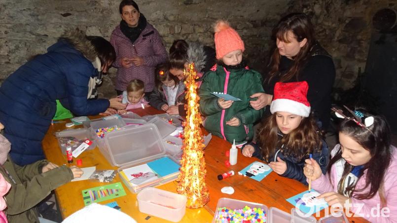 Adventliches Basteln für Kinder stand im „document schloss pfreimd“ auf dem Programm. Bild: hm
