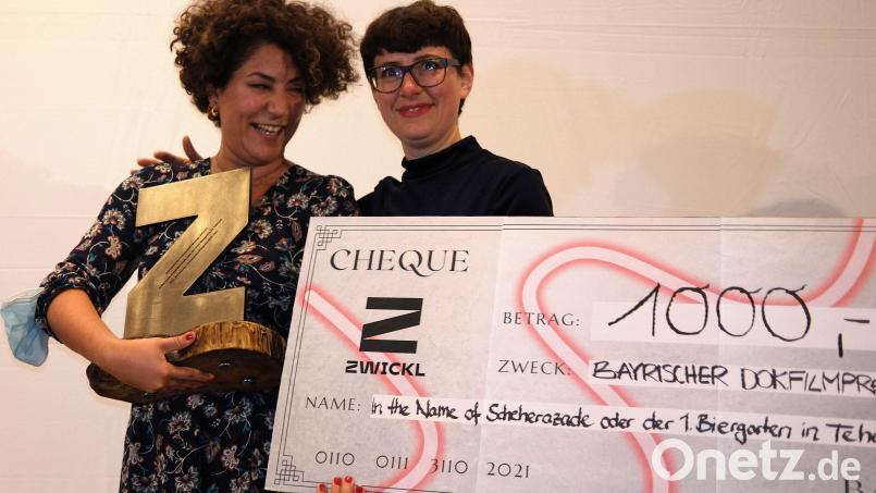 Die iranische Regisseurin Narges Kalhor (links) gewann mit Kamerafrau Julia Swoboda (rechts) den bayerischen Dokumentarfilmpreis 2021, verbunden mit einem Preisgeld von 1000 Euro. Bild: Hirsch