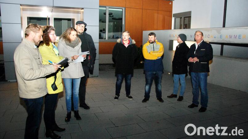 Auch der Ausbau der Ammersrichter Grund- und Hauptschule zur Ganztagsschule war bei dem Rundgang ein Thema. Bild: gsp