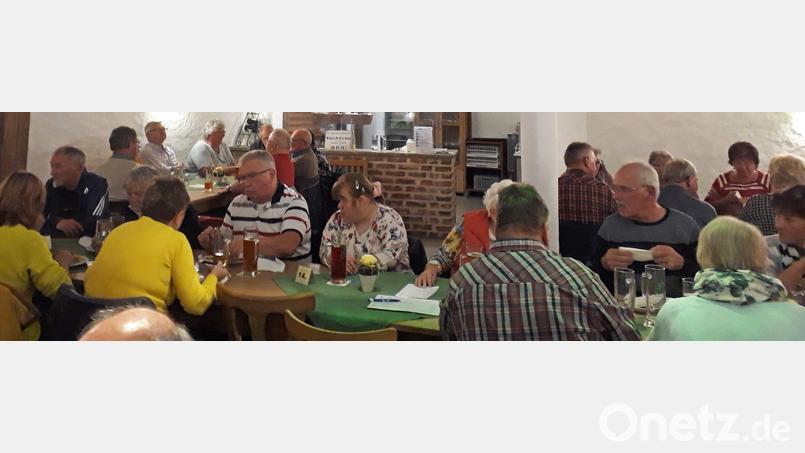 Einen schönen Abend mit netten Gesprächen hatten die Mitglieder des VdK-Ortsverbands Krummennaab/Reuth in der Zoiglstube. Bild: nza