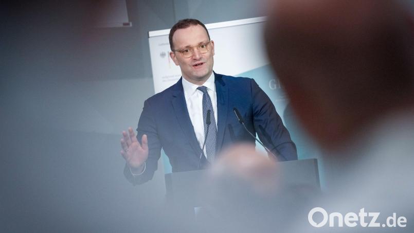 Jens Spahn, geschäftsführender Bundesgesundheitsminister. Angesichts stark steigender Corona-Zahlen fordert der CDU-Politiker die Länder auf, ihre Impfzentren wieder hochzufahren. Foto: Kay Nietfeld/dpa Bild: Kay Nietfeld