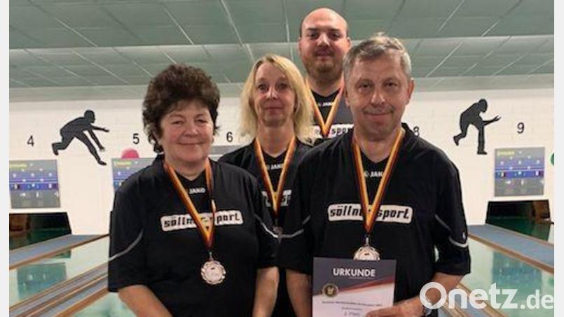 Anni Meier (von links), Birgit Schampera, Daniel Dötterl und Erich Busch gewannen die Bronzemedaille in der Mix-Mannschaft. Bild: exb
