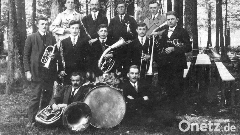 Die auf der Leinwand gezeigte Turner-Kapelle in Mitterteich. Sie leitete Baptist Zeitler, der Sohn des letzten Türmers. Archivbild:  wmr