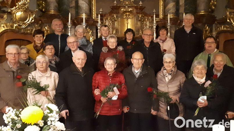 In einem Gottesdienst in der Pfarrkirche St. Ulrich dankten die Jubelpaare für die gemeinsamen Ehejahre. Bild: mad