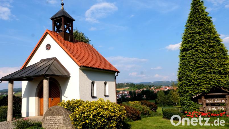 Die St.-Johannes-Kapelle, auch Hermann-Gollwitzer-Gedächtnis-Kapelle genannt, steht seit 25 Jahren am Ortseingang von Floß. Bild: le