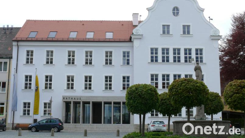 Das Rathaus am Basilikaplatz ist ein Beispiel gelungener Städtebauförderung. Nun soll das Sanierungsgebiet in Waldsassen ausgeweitet werden. Dazu werden in nächster Zeit Haushalte im Stadtgebiet befragt. Archivbild: kgg