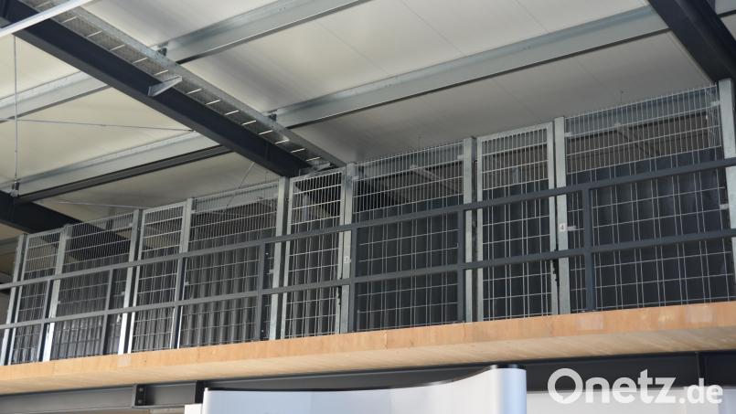 Die Galerie beherbergt die sechs großen Asservatenboxen. Bild: dob