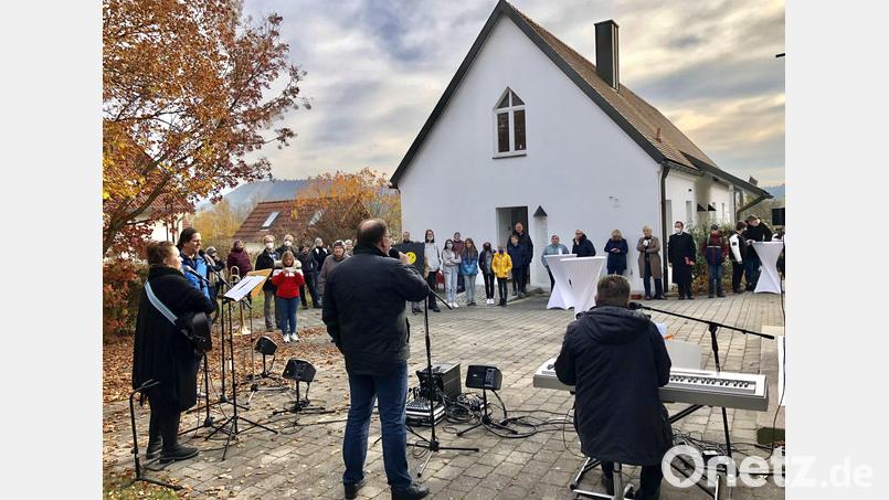 Die evangelischen Kirchengemeinde Hirschau begeht die Enthüllung des Turmkreuzes mit einer Feierstunde mit Musik. Bild: wku