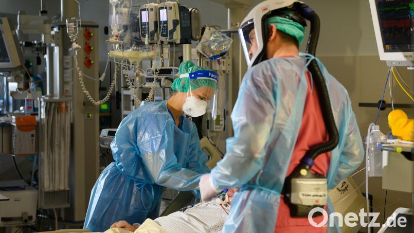 Die Sieben-Tage-Inzidenzen in der Stadt und im Landkreis sinken weiter. Symbolbild: Robert Michael/dpa