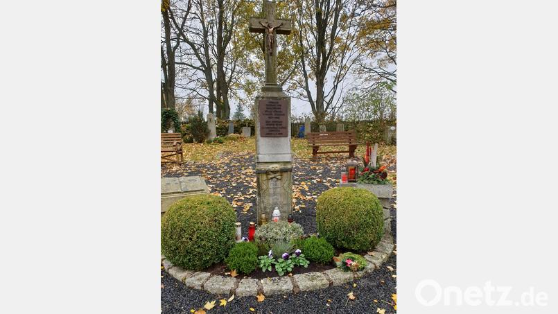 Zentralkreuz am Friedhof in Paulusbrunn. Bild: Ingrid Leser/exb