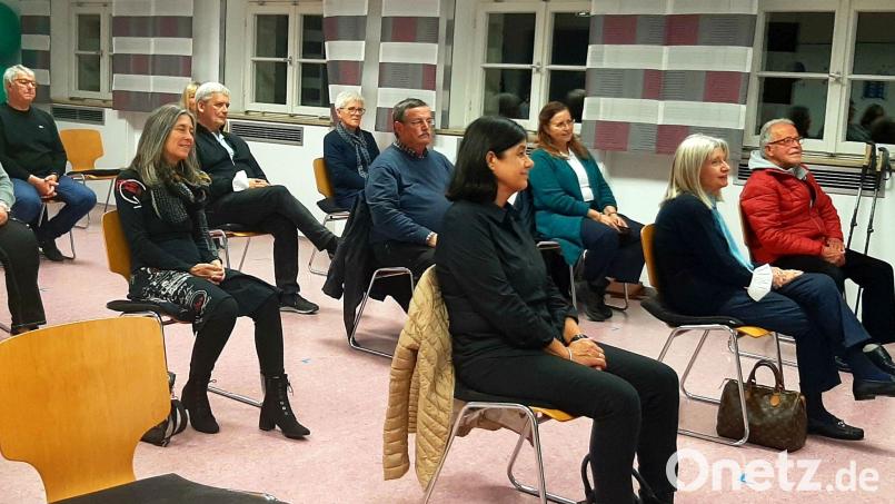 Die Zuhörer bei den Serata Italiana in der Volkshochschule bekamen sehr interessante und amüsante Ausführungen zu hören. Natürlich in italienischer Sprache. Bild: Susy Herrmann-Wolters/exb