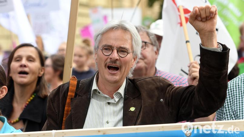 Richard Mergner, bayerischer Vorsitzender der Umweltschutzorganisation BUND, nimmt an einer Demonstration für Umwelt- und Tierschutz teil. Archivbild: Tobias Hase