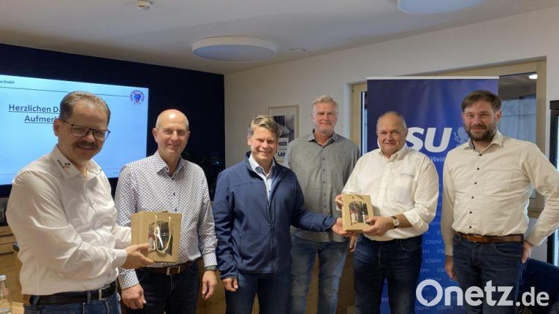 Die CSU-Stadtratsfraktion will vor allem das Thema Wirtschaft in Weiden anpacken. Auch Vereinen gilt ihr Augenmerk. (von links) Franz Vodermeier (1. EV), Hans Blum, Benjamin Zeitler, Heiner Vierling, Thomas Siller (1. EV) und Markus Bäumler. Bild: Stephan Gollwitzer/exb