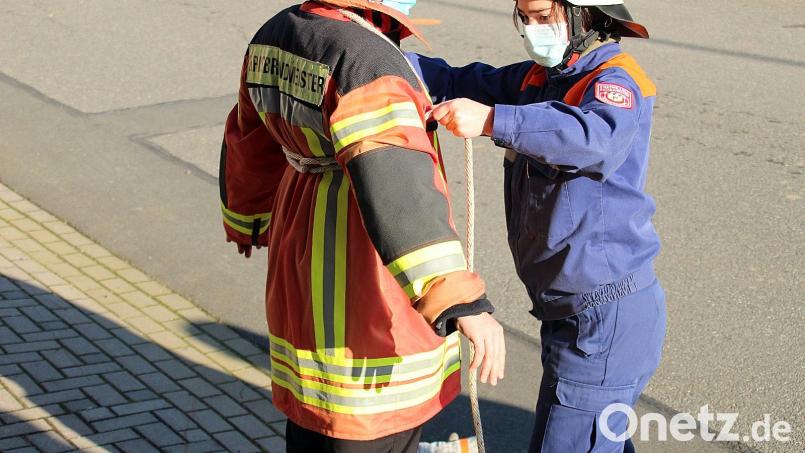 Bei der Modularen-Truppausbildung-Zwischenprüfung in Friedersreuth müssen die Feuerwehrler zeigen, was sie können. Bild: jma