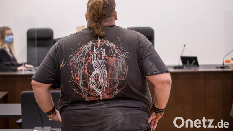 Youtuber Drachenlord im Sitzungssaal. Bild: Daniel Karmann