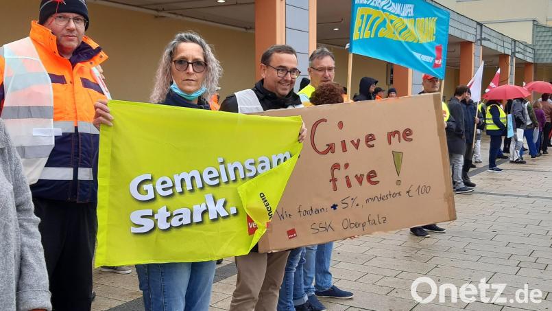 In Grafenwöhr machen sich die Mitarbeiter am Truppenübungsplatz für mehr Lohn stark. Bild: ver.di Bezirk Oberpfalz, Kathrin Birner/exb