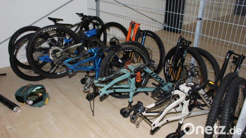 Diese Mountainbikes konnte die Grenzpolizei Waidhaus sicherstellen. Bild:  GPI Waidhaus