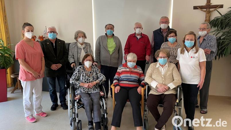 Willy Koegst (Zweiter von rechts, hintere Reihe) bleibt Vorsitzender der Bewohnervertretung im BRK Seniorenheim. Ludwig Kreutzer (Zweiter von links) ist nun zweiter Vorsitzender. Bild: BRK Seniorenheim/Kreutzer/exb