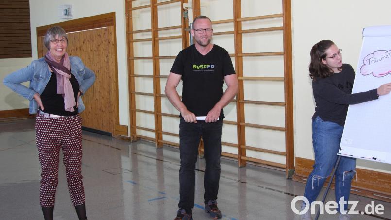 Theresia Kunz und Michael Wilfert (von links) betreuten die Jugendlichen. Bild: wro