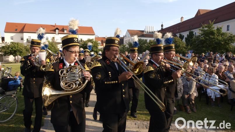Die Amberger Knappschaftskapelle gehört zu den musikalischen Aushängeschildern der Region. Jetzt startet sie mit ihrem neuen Dirigenten Anton Lottner in die Nach-Corona-Ära. Bild: Kulturamt Amberg