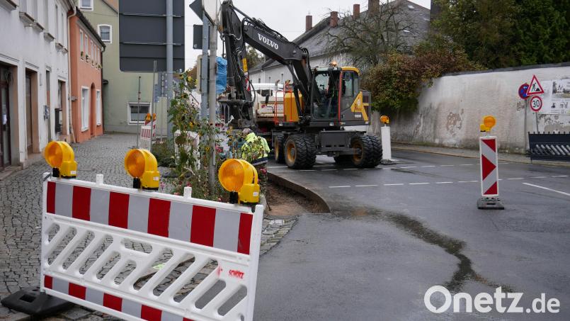 In der Egerer Straße ist inzwischen auch am Backdie-Eck mit den Arbeiten am Rande der Bundesstraße 299 begonnen worden. Bild: hmr