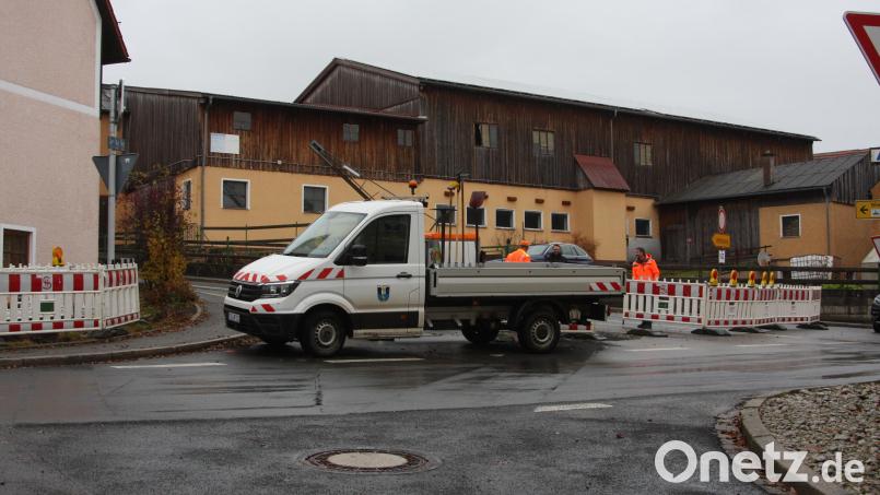 Das Sanierungsvorhaben an der Einmündung Wiesauer Straße/Premenreuther Straße macht Fortschritte. Bis Ende November wird die Sperrung der Wiesauer Straße aber noch Bestand haben. Archivbild: wro