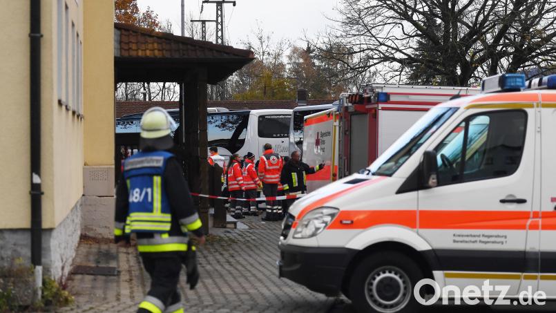 Bei einer Messerattacke im ICE Passau-Hamburg sind am Samstag drei Menschen schwer verletzt worden. Einige Bahnreisende wurden in dieser Gaststätte in Seubersdorf kurzzeitig untergebracht. Symbolbild: Angelika Warmuth / dpa