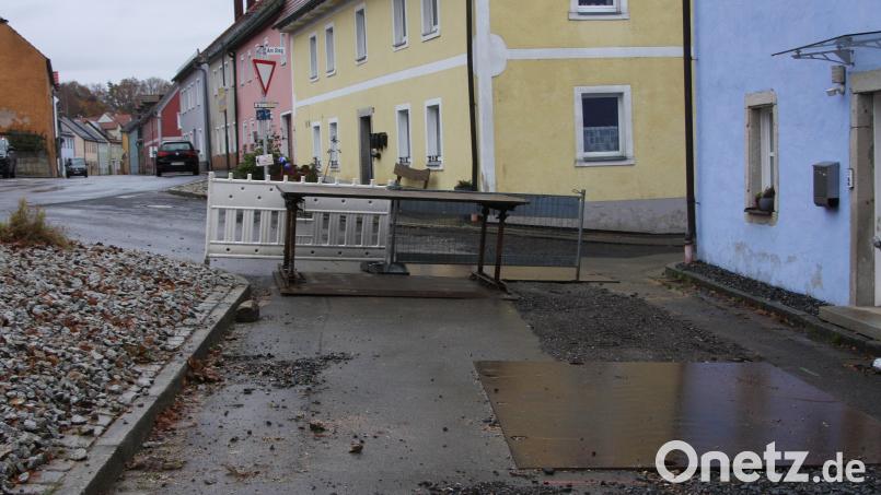 Die Bauarbeiten an der Färbergasse werden noch bis Ende November andauern, informierte Andreas Schön vom Ingenieurbüro Bork. Bild: wro