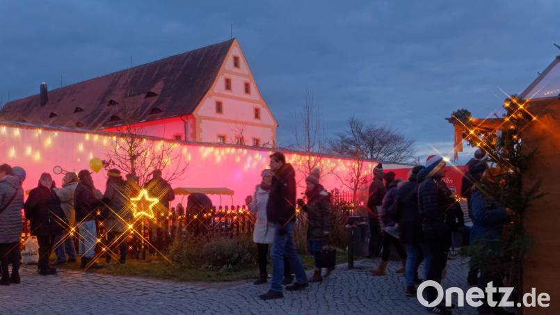 Zuletzt fand der Kunsthandwerkliche Weihnachtsmarkt im Fischhof in Tirschenreuth 2019 statt. Nach der Corona-Pause 2020 will der Lions-Club die Veranstaltung heuer in jedem Fall abhalten. Archivbild: tr