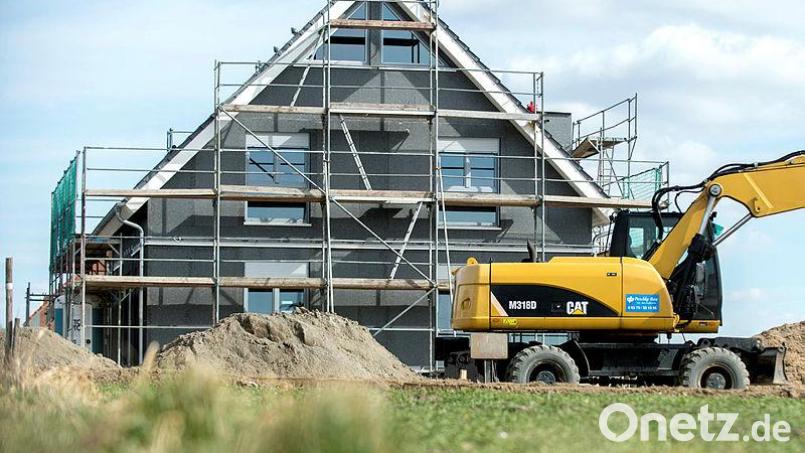 In der Großgemeinde Vohenstrauß wird weiter fleißig gebaut. Der Bauausschuss hat am Donnerstag etlichen Anträgen das gemeindliche Einvernehmen erteilt. Symbolbild: Hauke-Christian Dittrich/dpa