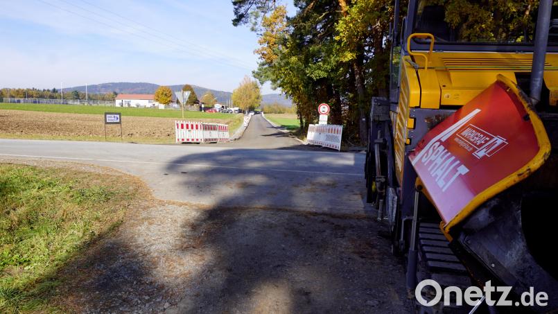 Nicht der Kirchsteig, sondern der Flurbereinigungsweg von der Lenauer Straße bis zum Ende der Hundeschule wurde auf einer Länge von 220 Metern ausgebaut. Bild: bkr