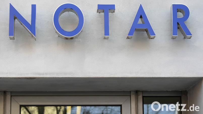 Der Gutachterausschuss wertet sämtliche Notariatsverträge über Grundstückstransaktionen aus und ermittelt daraus beispielsweise Bodenrichtwerte. Bild: David-Wolfgang Ebener/dpa