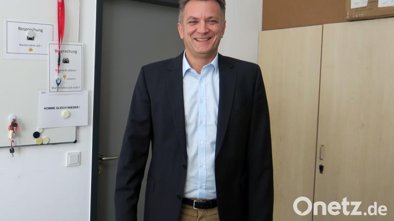 Der 50-jährige Studiendirektor Jürgen Gleixner ist neuer Schulleiter der FOS/BOS Schwandorf. Bild: Hirsch