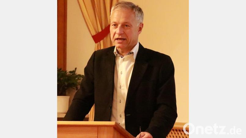 Vorsitzender Thorsten Grädler trägt bei der Jahreshauptversammlung der Vilsecker Wählergruppe Einheitsblock Freie Wählerschaft den Jahresbericht vor. Bild: Wilhelm Ertl
