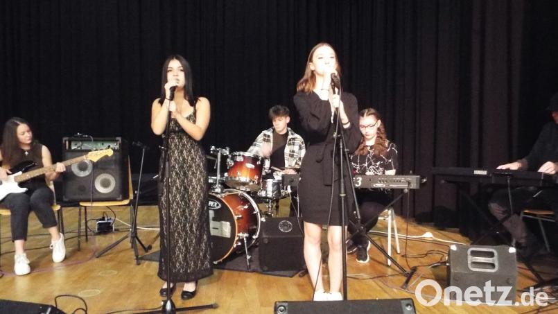 Die Band der Mittelschule Kümmersbruck gestaltet die Feier musikalisch. Bild: e