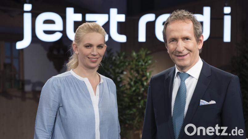 Die Moderatoren Franziska Eder und Tillmann Schöberl der Sendung &quot;Jetzt red i&quot;. Am Mittwoch, 17. November, wird aus Amberg gesendet. Bild: Ralf Wilschewski/exb